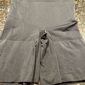 Spanx-2 pairs!  Size medium. Black and beige